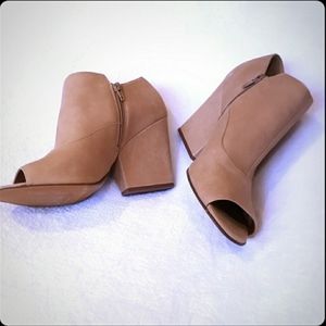 NWT Naturalizer Open Toe Bootie. Sz. 11